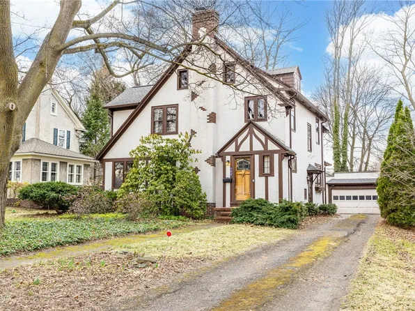 275 Yarmouth Rd, Rochester, NY 14610