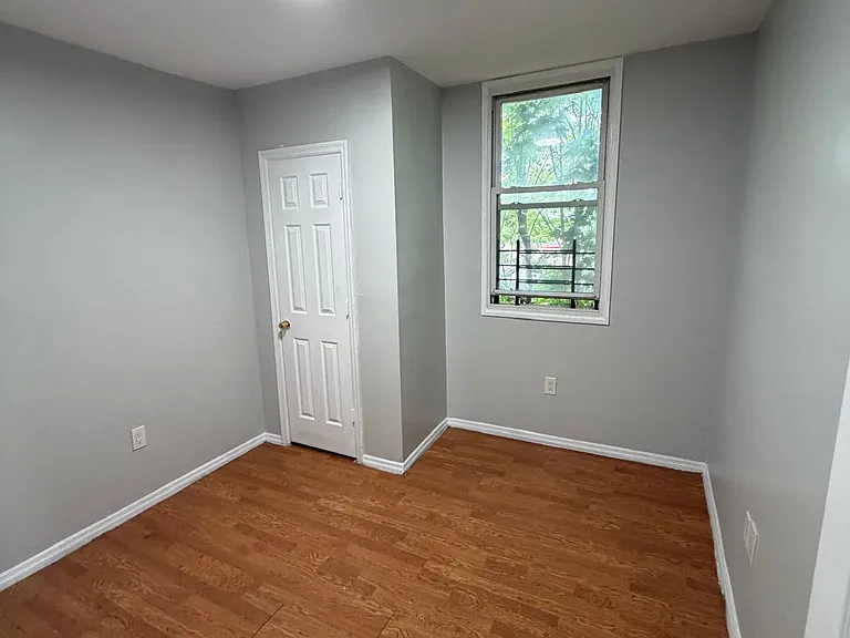 724 Lyons Ave #A3 — Photo 3