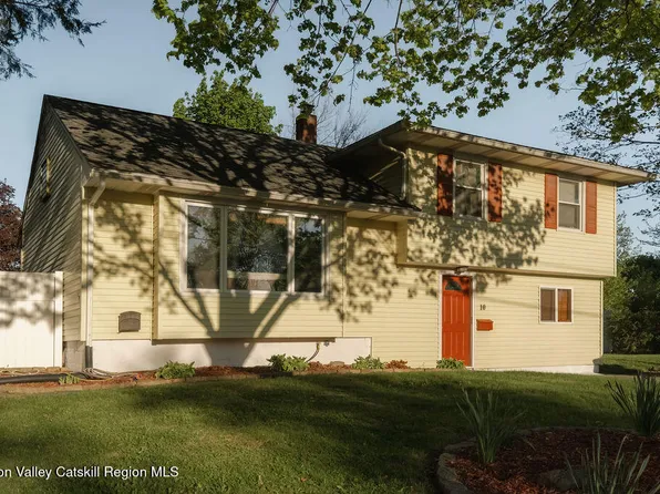 10 Cambridge Drive, Red Hook, NY 12571