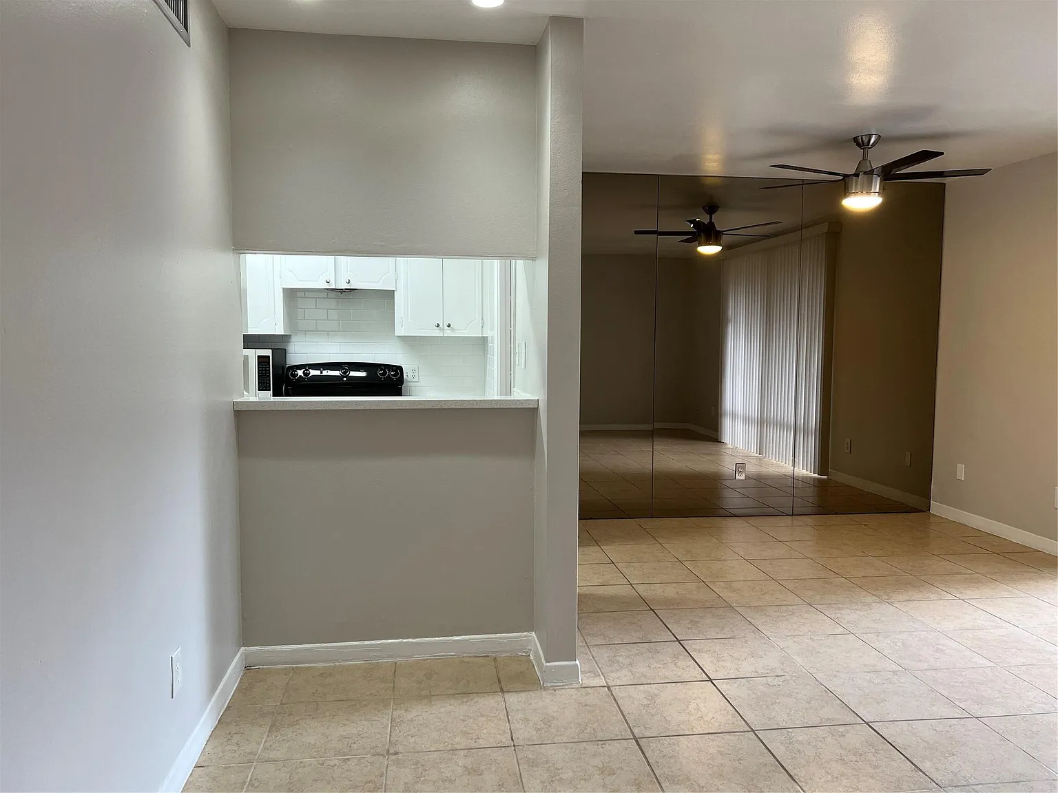 1 bed, 1.0 bath, 706 sqft, $975 — Photo 3