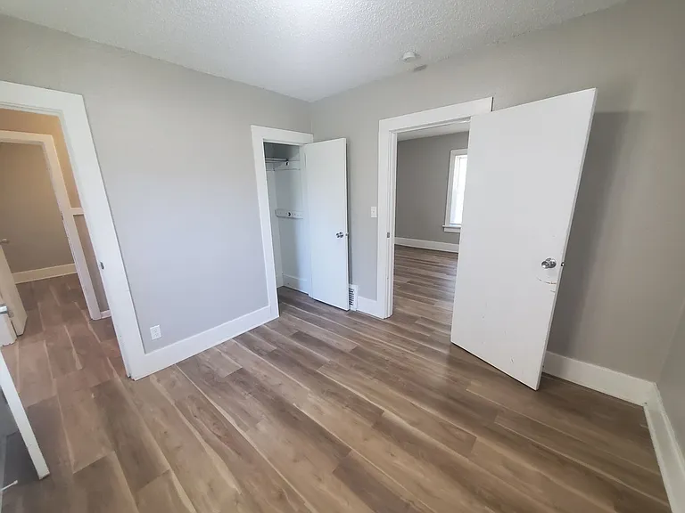 150 E Douglas Ave — Photo 14