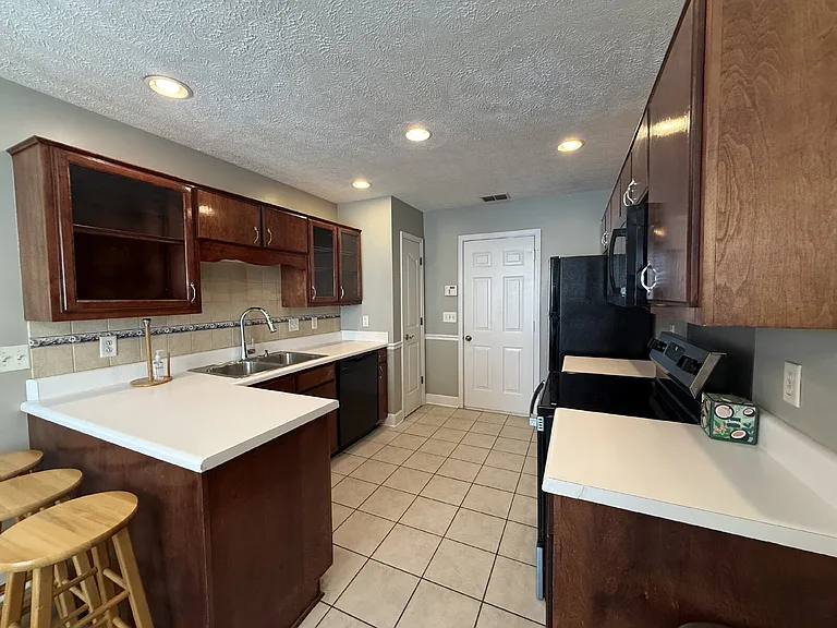 1252 Ballater Dr — Photo 7