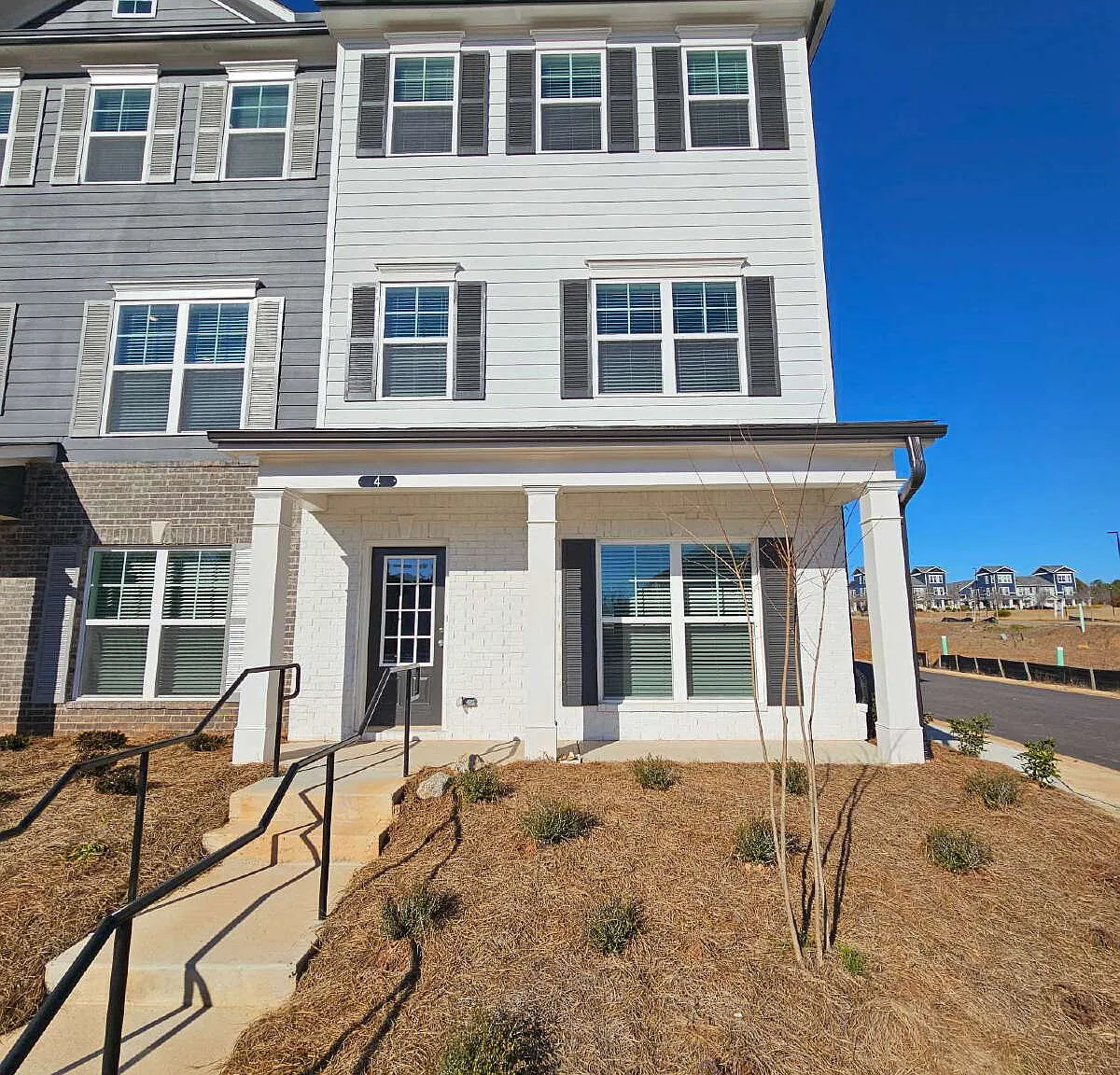 4 bed, 3.5 bath, 1919 sqft, $2,300 — Photo 3