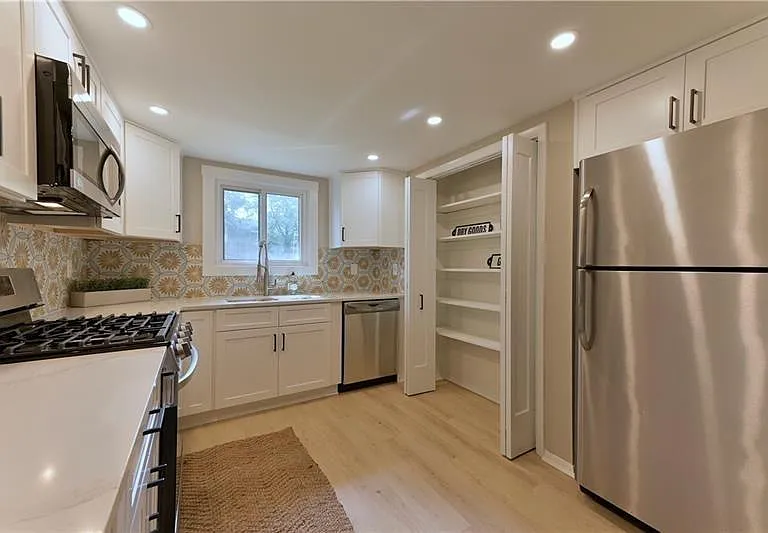2179 Surrey Ct SE — Photo 6