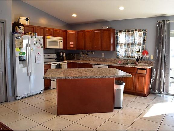 4th image of 418 NW 16th Pl