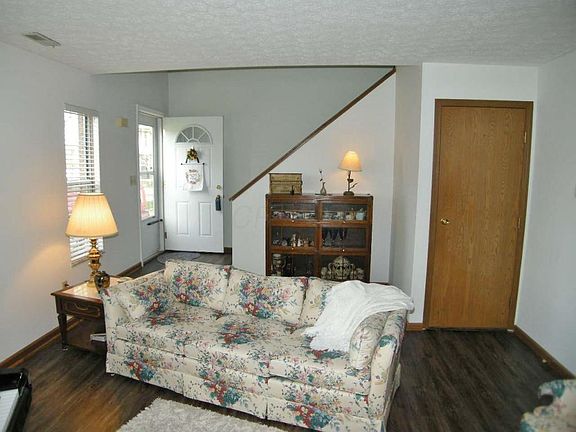 4th image of 1102 Farmlane Dr
