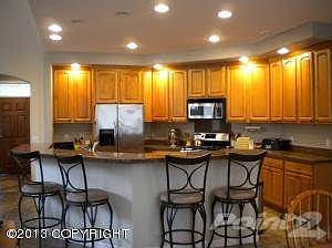 Kitchen with Breakfast Bar seat 6