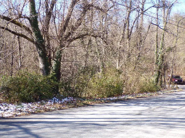 1404-1406 Stoneybrook Dr, Johnson City, TN 37601