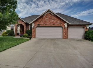 5712 N Vintage Dr, Ozark, MO 65721
