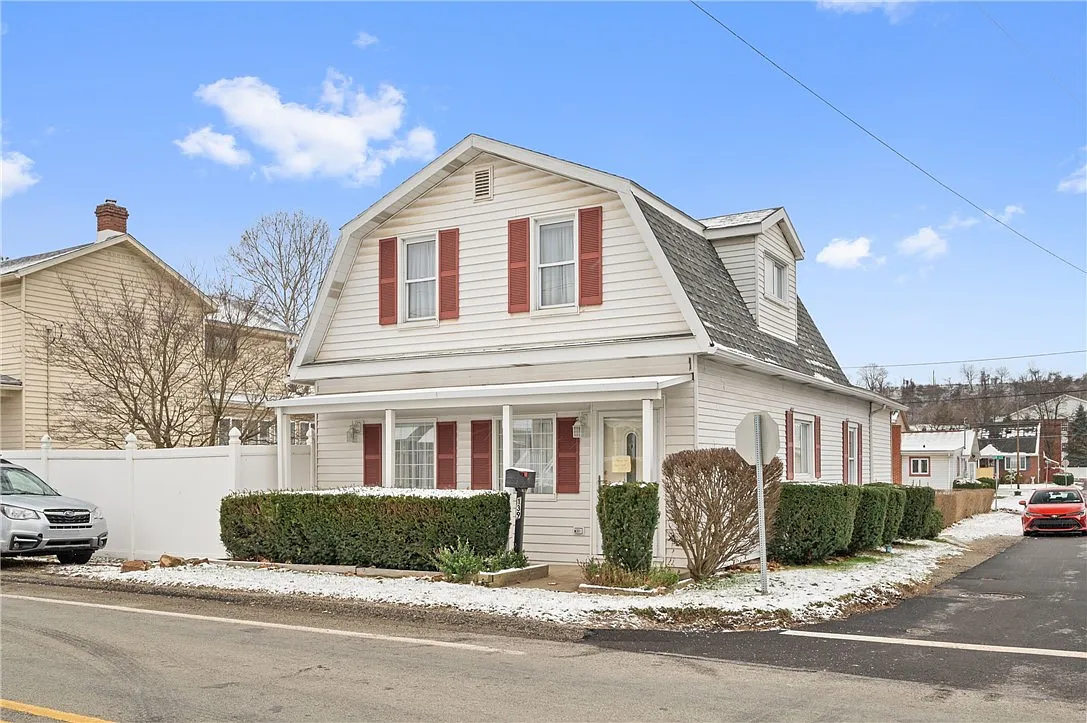 139 Pearl Ave photo 1