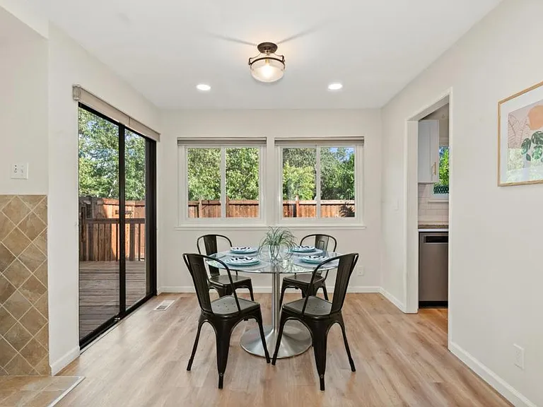 1545 Camden Village Cir — Photo 15