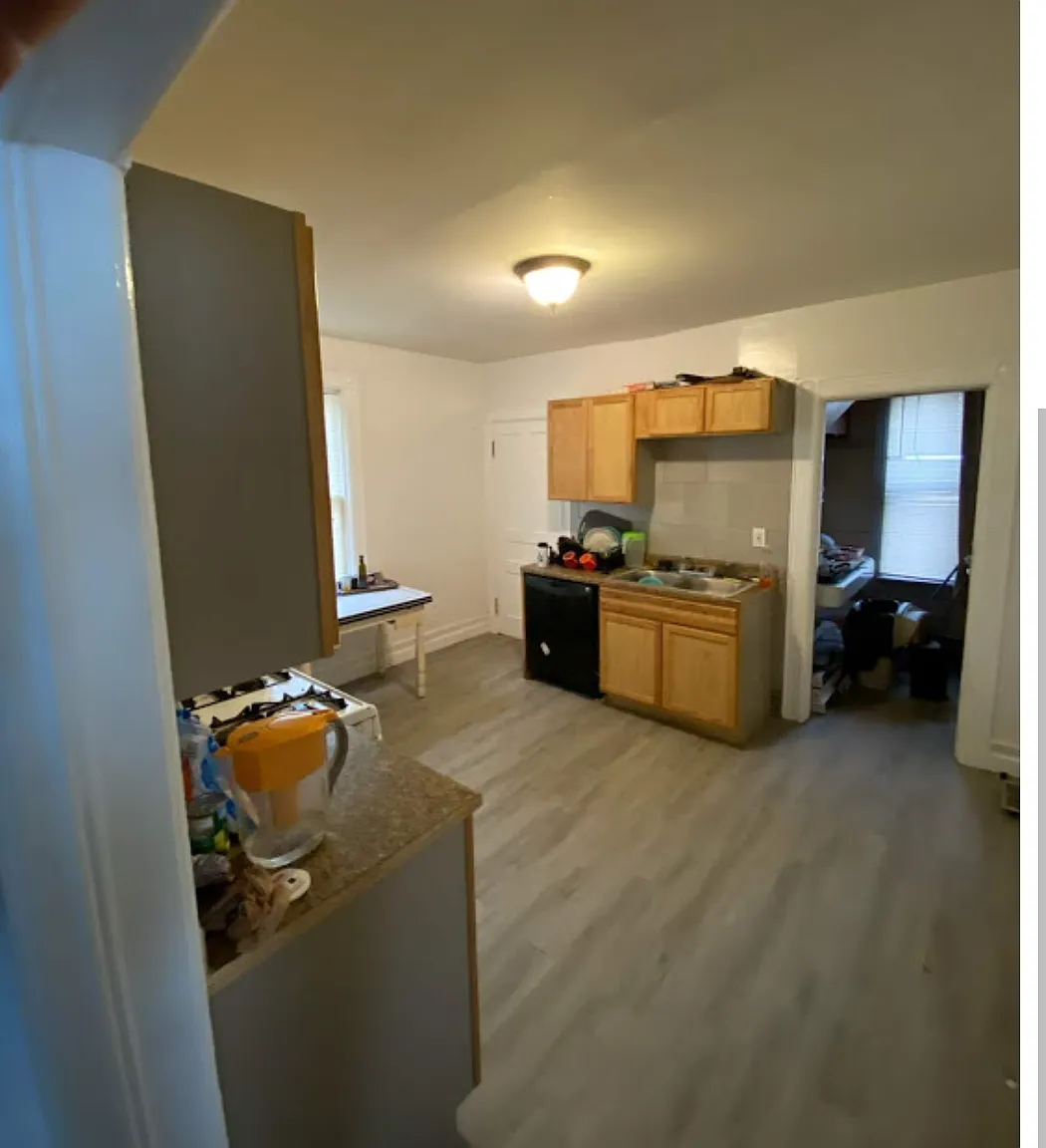 5 bed, 1142 sqft, $1,850 — Photo 2