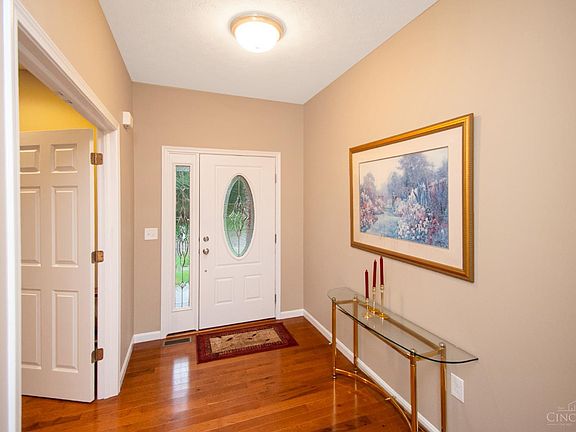 2nd image of 320 Huntington Dr