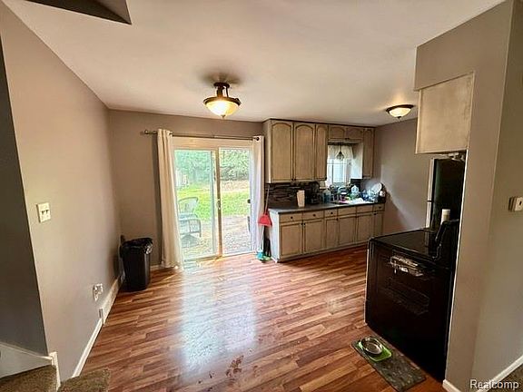 3rd image of 2350 Indian Rd