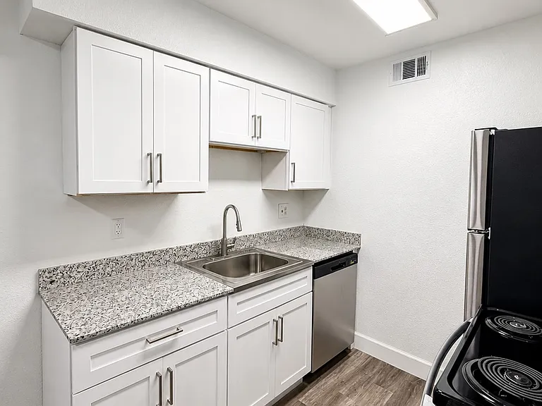 Cedar Lane Apartments — Photo 5