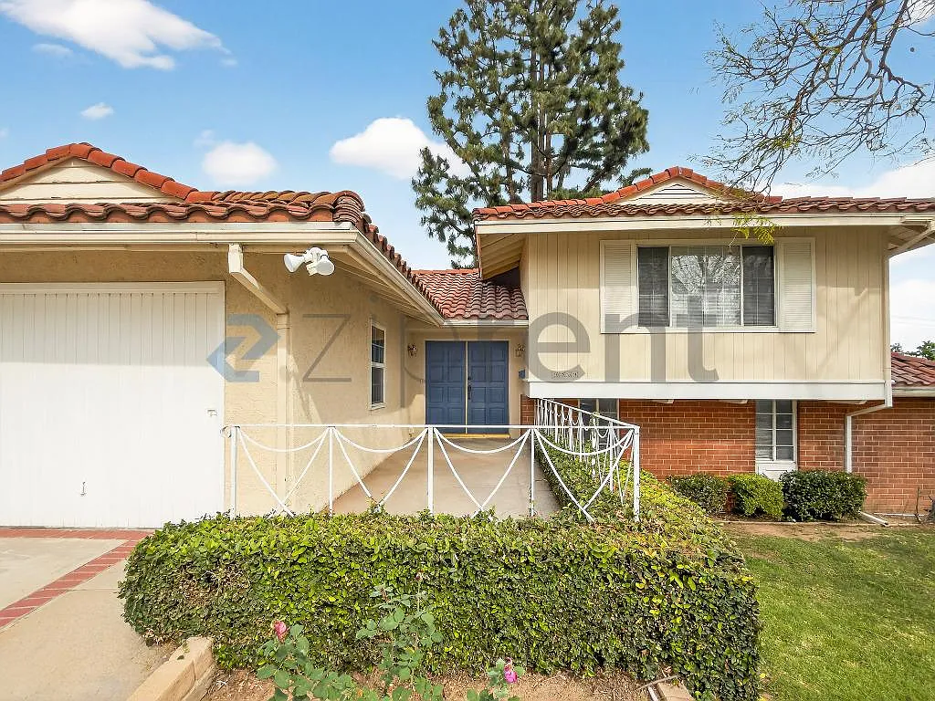 Building Photo - 9534 Swinton Ave
