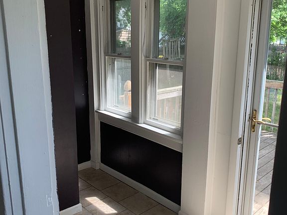 3rd image of 4804 Saint Paul Blvd