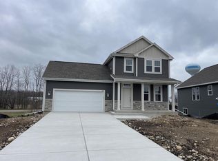 920 Foxwalk Dr, Waterford, WI 53185