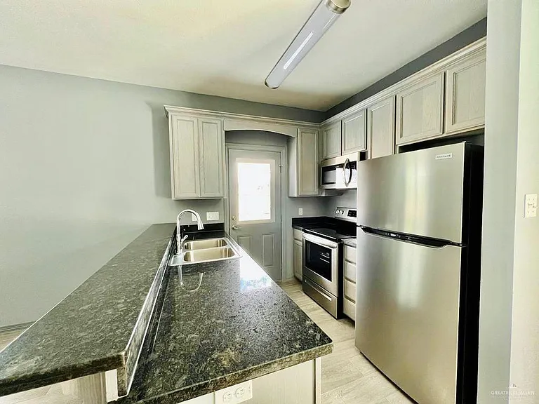 1702 Nassau St — Photo 5