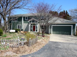 8550 Waverly Rd, De Soto, KS 66018