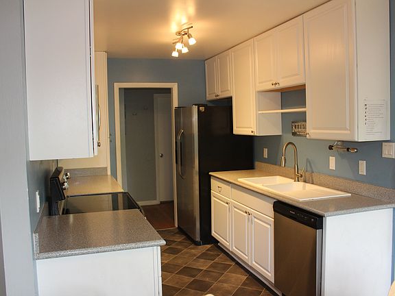 3rd image of 301 Selden Rd
