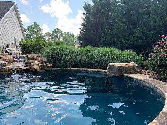 Spa and dive rocks