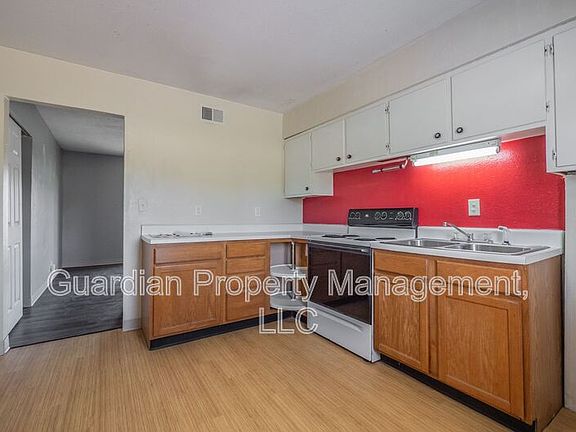 2nd image of 525 W 8th St