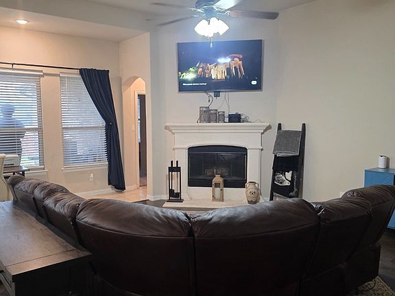 4th image of 904 Royse Ridge Rd