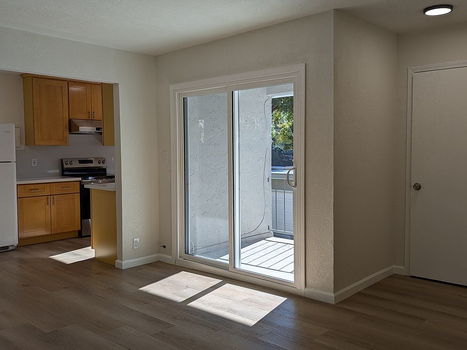 1st image of 327 Los Gatos Blvd #3