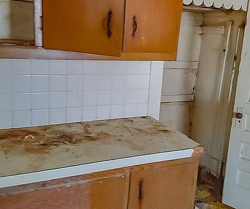 3rd image of 300 S Franklin St