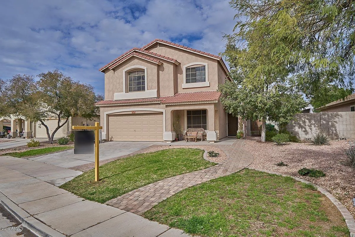 4 bed, 2.5 bath, 2374 sqft, $2,550 — Photo 1