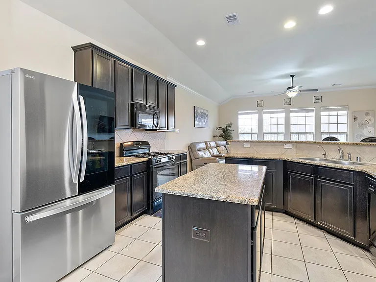 16911 Savannah Park Dr — Photo 10