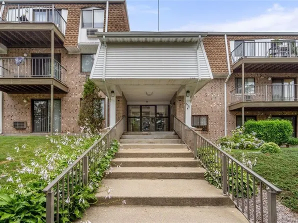 756 Quaker Ln Unit A210, East Greenwich, RI 02818