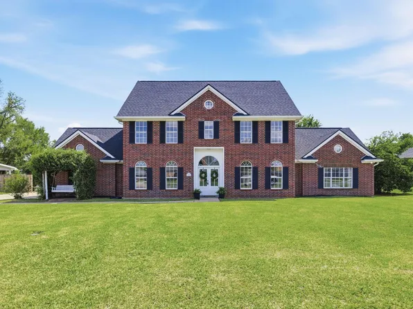 1905 Plantation Dr, Lake Charles, LA 70605