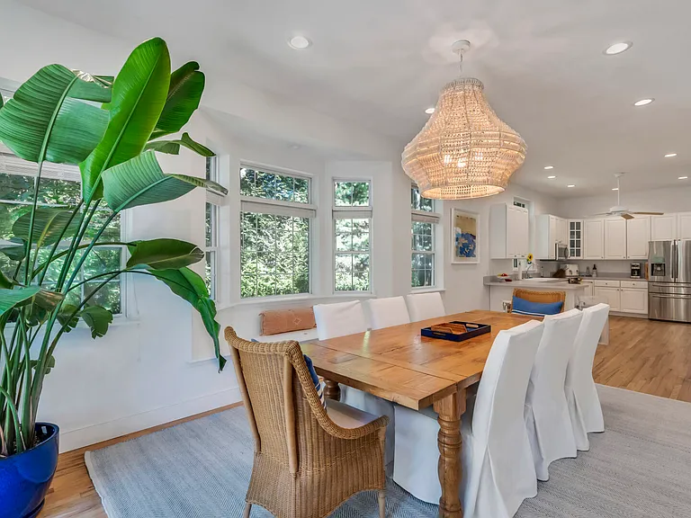 10 Hedges Ave — Photo 8