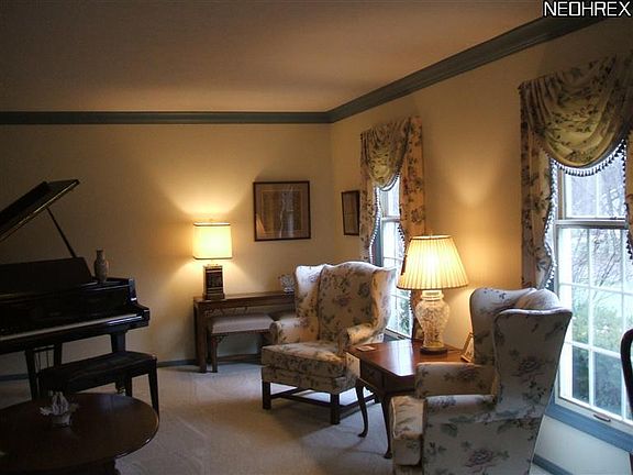 4th image of 1020 Pelee Dr
