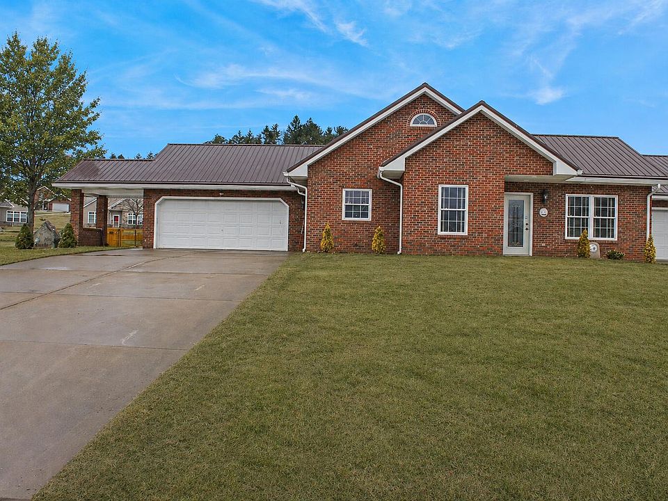 1st image of 124 Columbus Dr