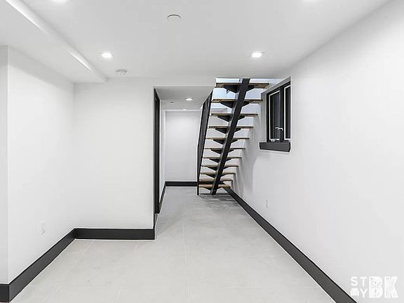 5th image of 242 Parkside Ave #1B
