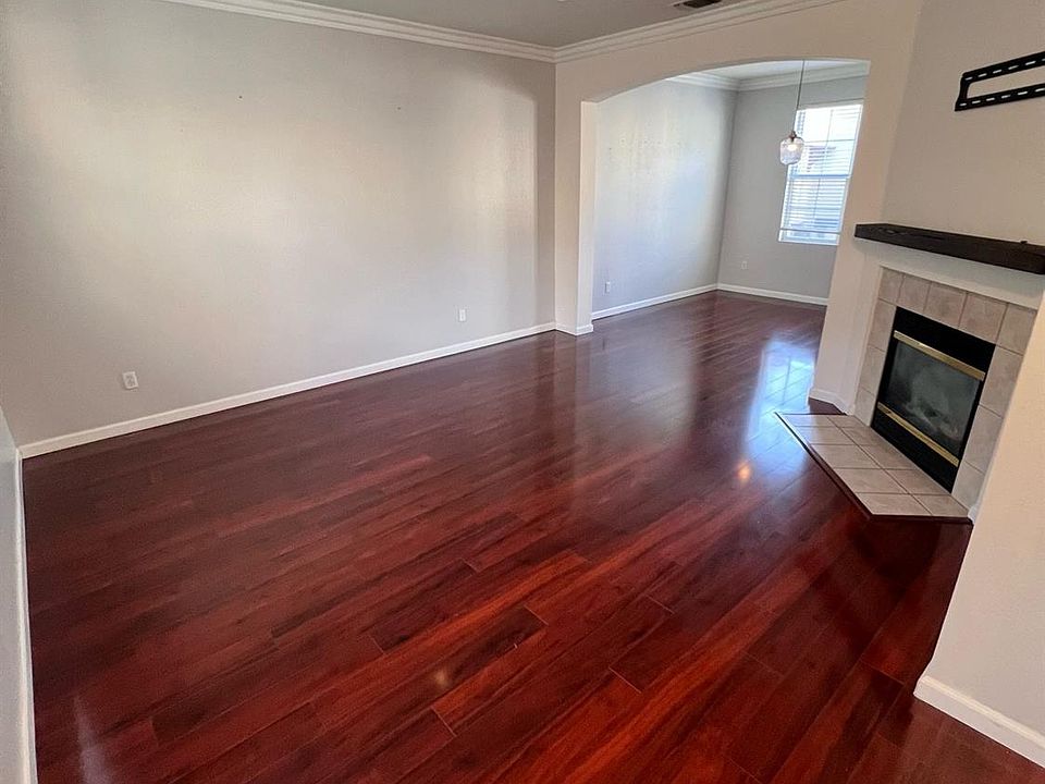 1st image of 64 Matisse Ct