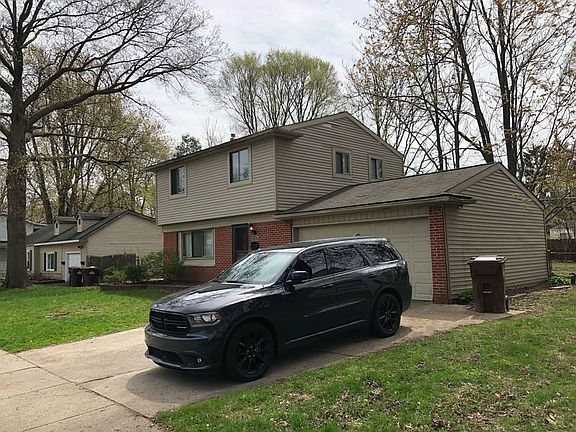 3rd image of 34541 Glover St