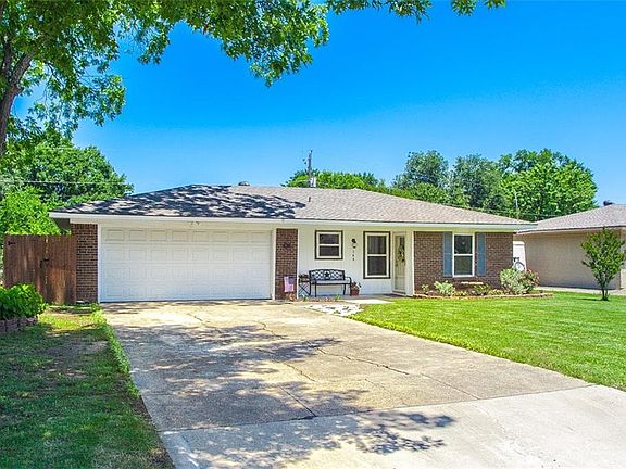 3rd image of 143 Hedgerow Ln