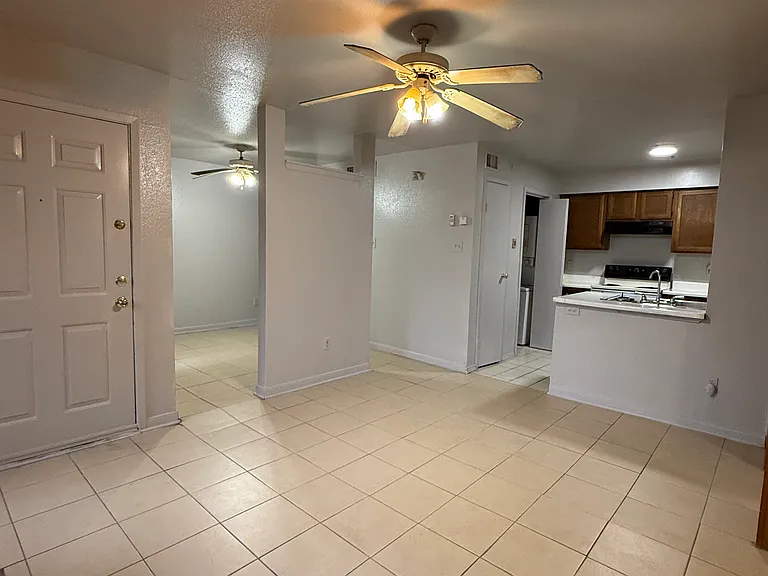 3900 Woodchase Dr #109 — Photo 4