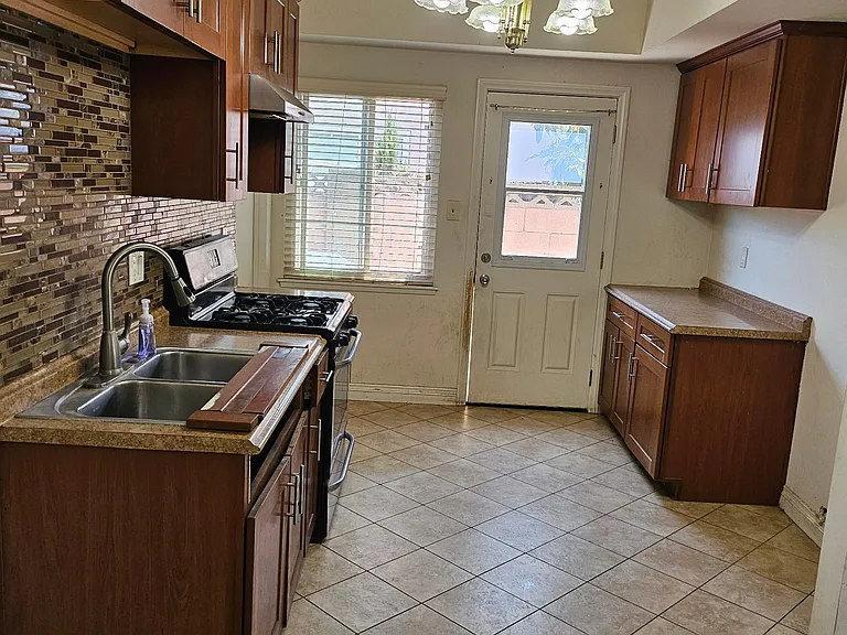 Desser Ln — Photo 4