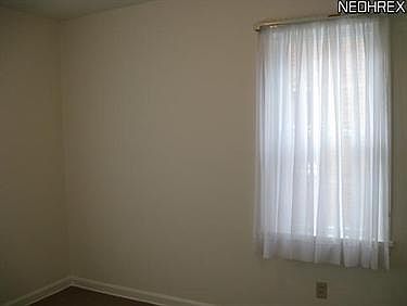 5th image of 13819 Highlandview Ave