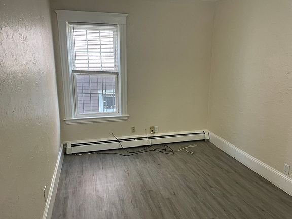 5th image of 242 Burnside Ave #246