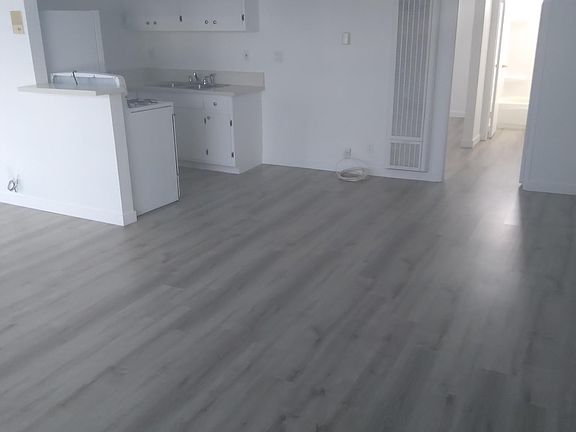 5th image of 14424 S Budlong Ave