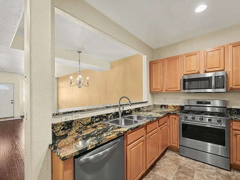4452 S Auckland Ct — Photo 7