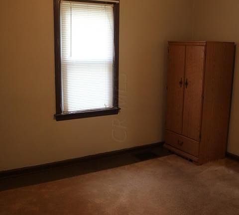 5th image of 102 Maplewood Ave