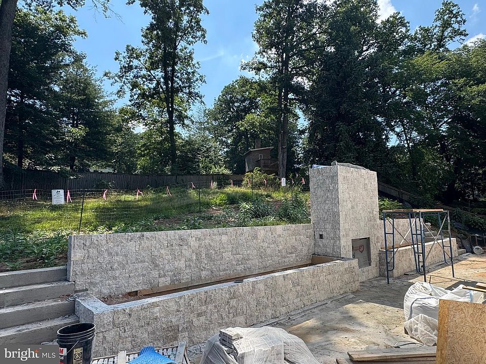2nd image of 3020 N Edison St
