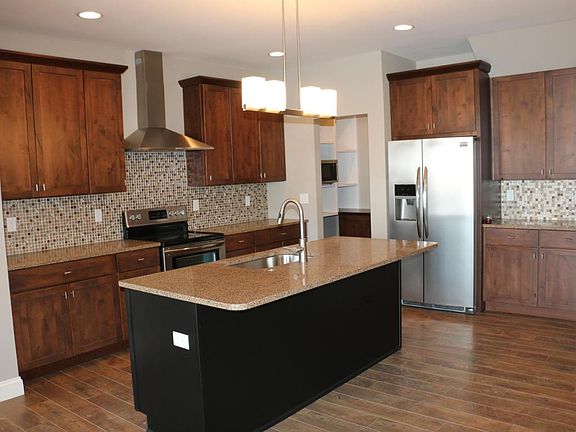 5th image of 434 Village Ln